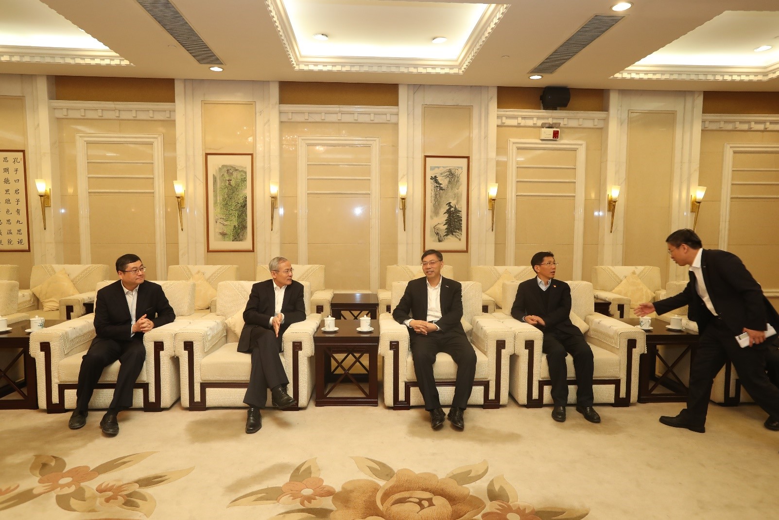 孙董事长与中国移动集团副总裁沙跃家会晤